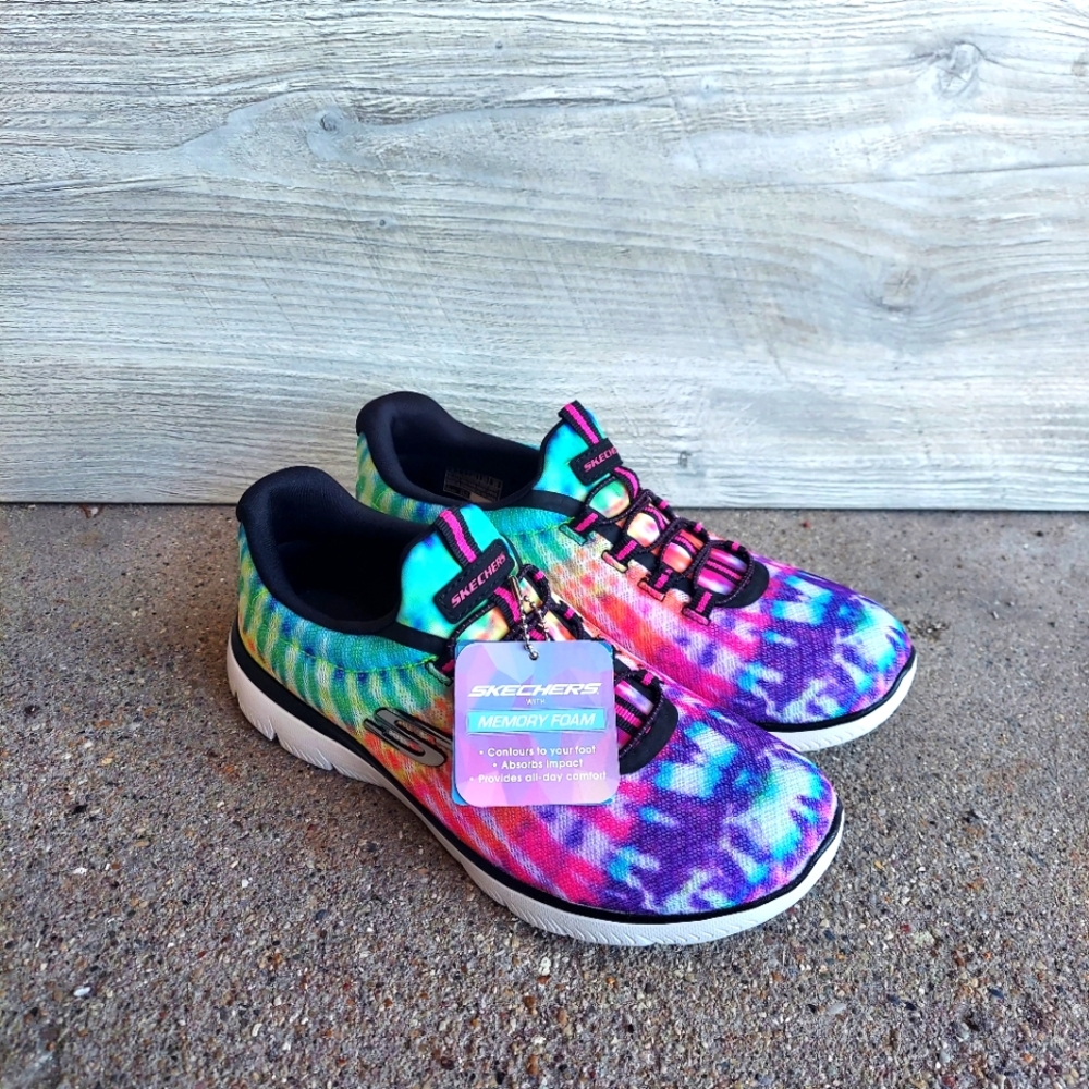 NWT Sketchers Summits Women's Shoes Size 6